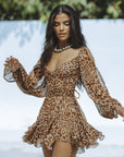 Elegant White Mini Dress with Flattering Fit – Versatile Long Sleeve Design for Casual or Formal Occasions