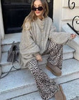 Oversized Cardigan Sweater for Women with Gold Details – Soft, Cozy Layering Piece in Trendy Autumn Colors