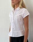 Elegant White Blouse with Classic Fit, Versatile Design, and Modern Details – Perfect for Office or Casual Wear